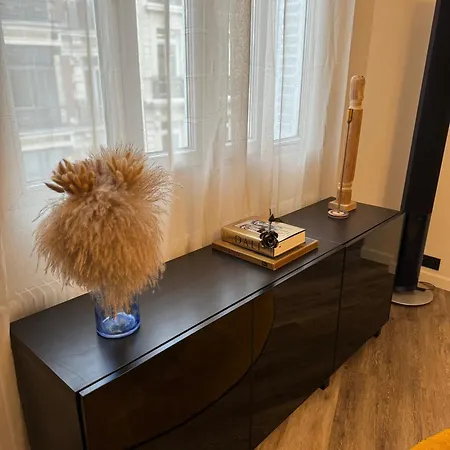 Signature Champs Elysees Paris