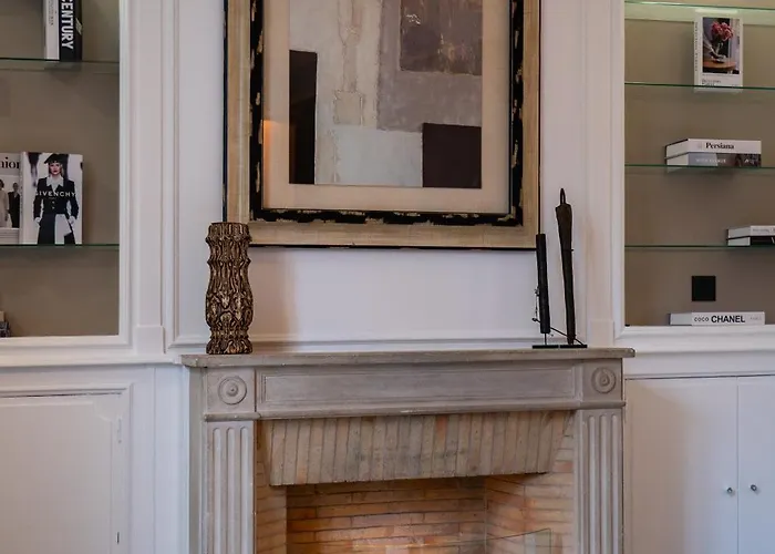 Signature Champs Elysees Paris