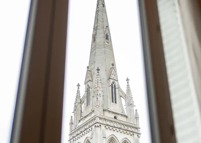 Signature Champs Elysees * パリ