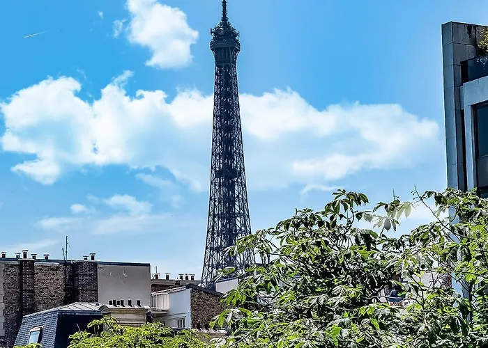 Signature Champs Elysees * パリ